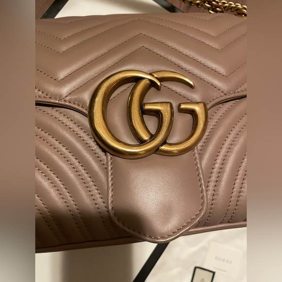 Gucci Marmont Medium 9.5/10 condition w/box, dust bag, receipt retail $3885 +tax - Picture 6 of 11